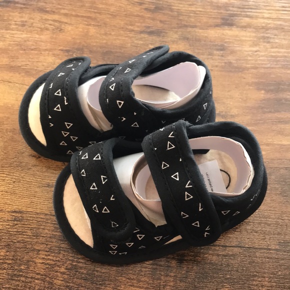 Cute baby sandals for your little one - Picture 2 of 4